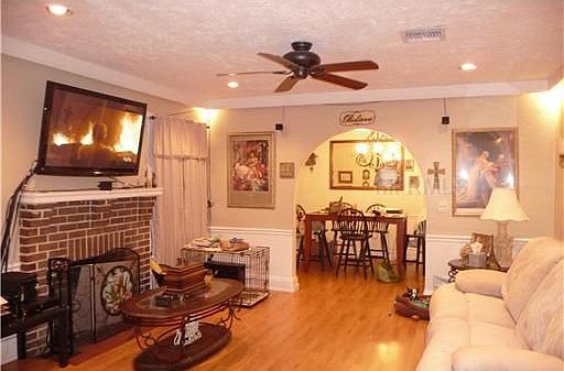 3rd image of 2454 Jungle St