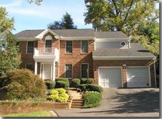 405 E St NE, Vienna, VA 22180