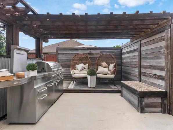 9001 Bronze Meadow Dr, Fort Worth, TX 76131