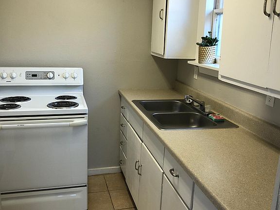 4th image of 1615 Kenwood Dr