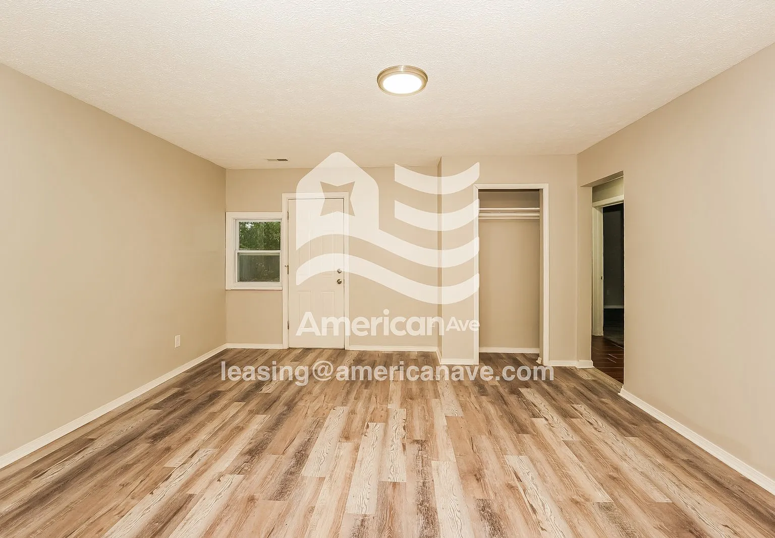 3 bed, 1.0 bath, 997 sqft, $1,272 — Photo 2