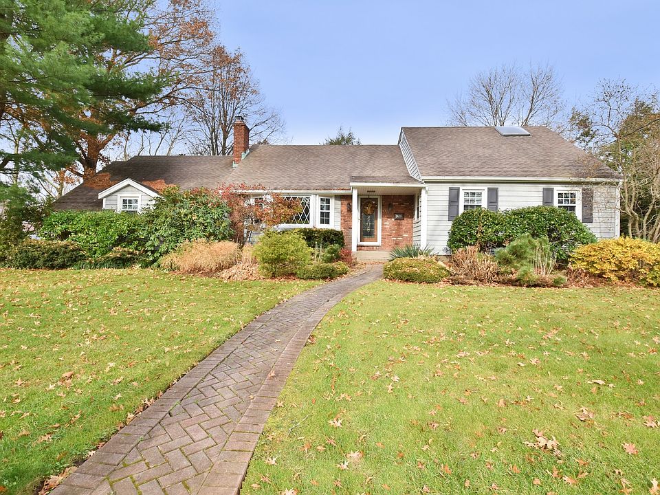 1st image of 10 Old Hickory Ln