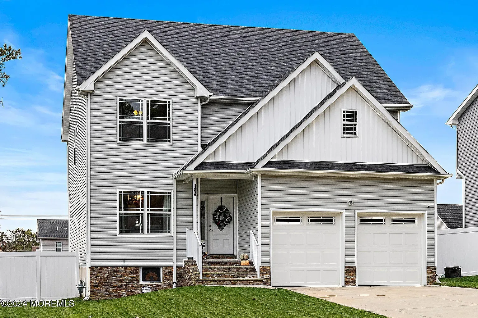 4 bed, 2400 sqft, $4,150 — Photo 2