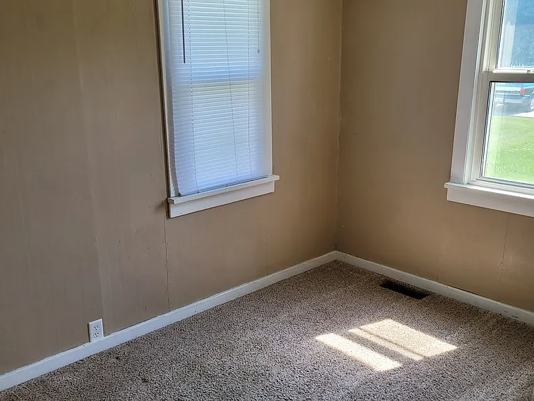 320 S State St — Photo 5