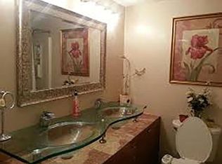 150 Applegate Dr, Sterling, VA 20164