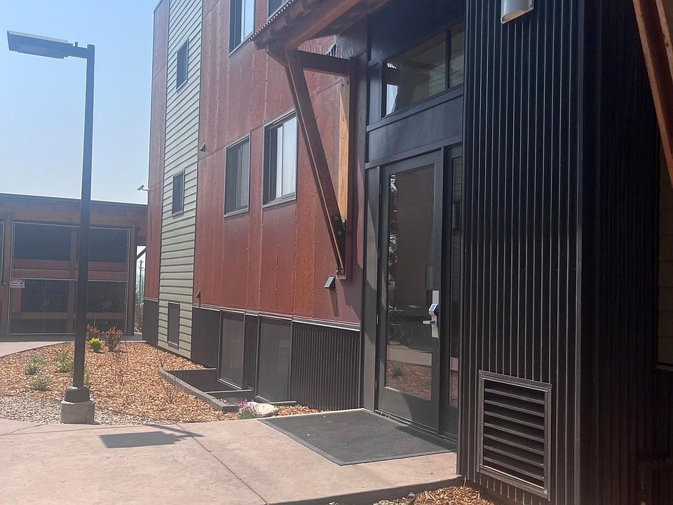 1st image of 1012 W Pine St Unit 222