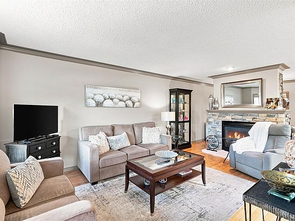 2nd image of 4039 Valewood Dr