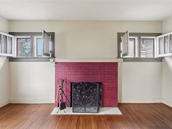 5th image of 590 Moreley Ave