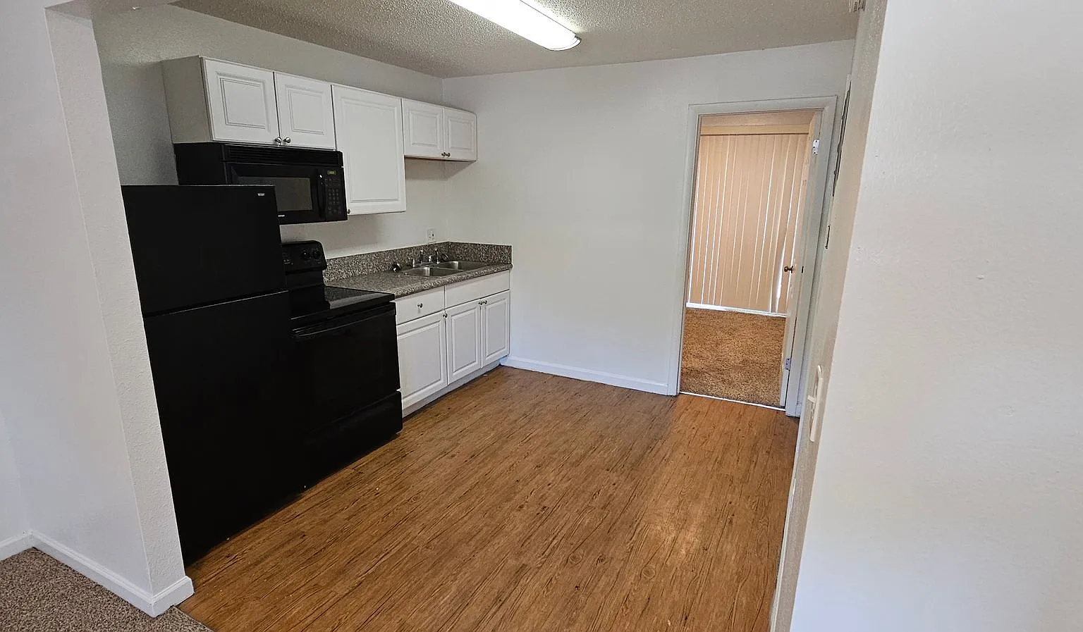 1 Bedroom 1 Bath in Lakewood Available NOW! — Photo 2
