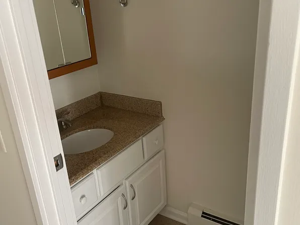 19 Parkside Ct APT 10, Vernon Hills, IL 60061