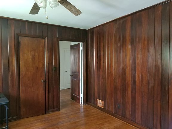 4th image of 2079 Honeysuckle Ln SW