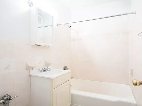 1295 3rd Avenue image 5 of 5