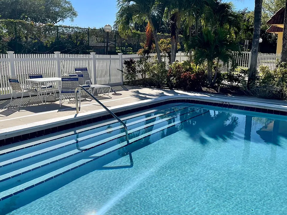 830 SW 9th Street Cir #201