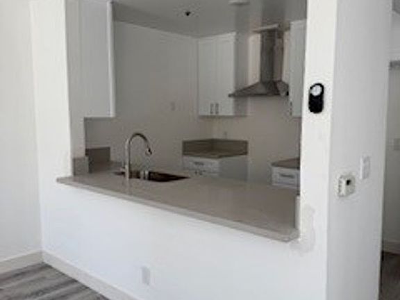 2nd image of 521 S Manhattan Pl APT 105