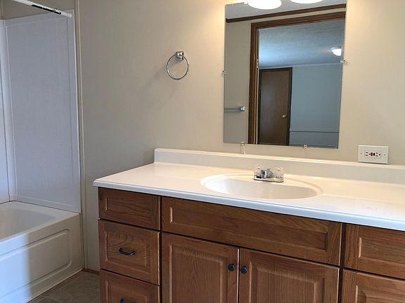4th image of 59598 Susan Ln E
