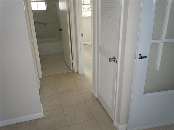 3rd image of 1034 Pheasant Run Dr APT D