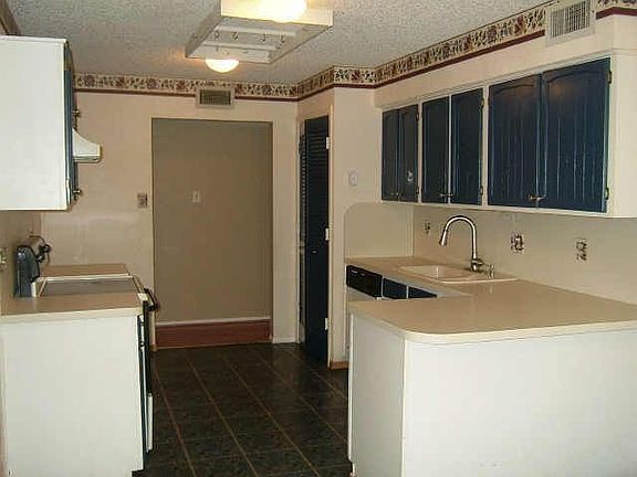4th image of 2601 Chariot Ln