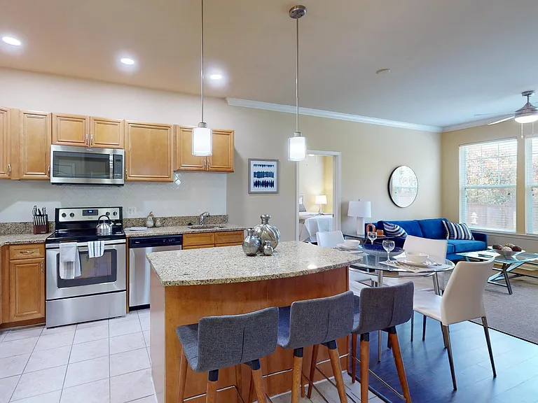 Signal Hill Apartment Homes — Photo 13