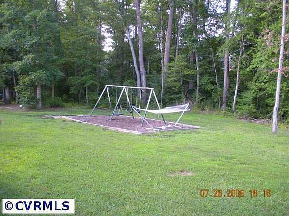 Oversized Back Yard w/ Playground