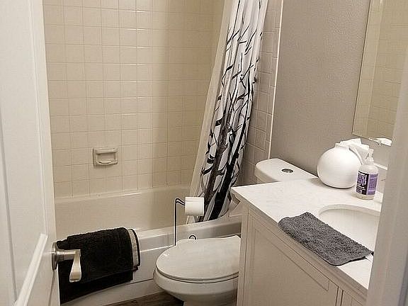 4th image of 816 W Beaver Creek Blvd APT A-1