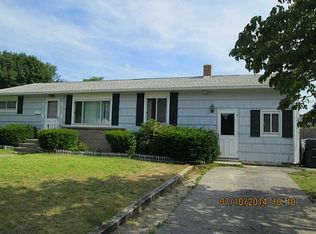 71 Pettigrew Dr, Warwick, RI 02886