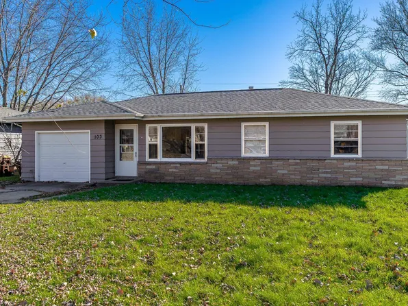 103 Liberty Blvd, Machesney Park, IL 61115