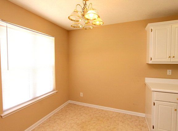3rd image of 303 Crawford Mill Ln