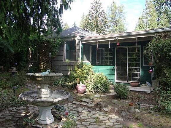 3rd image of 238 Crescent Dr
