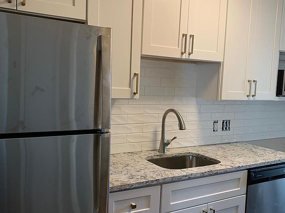 4th image of 629 Daniels St APT B