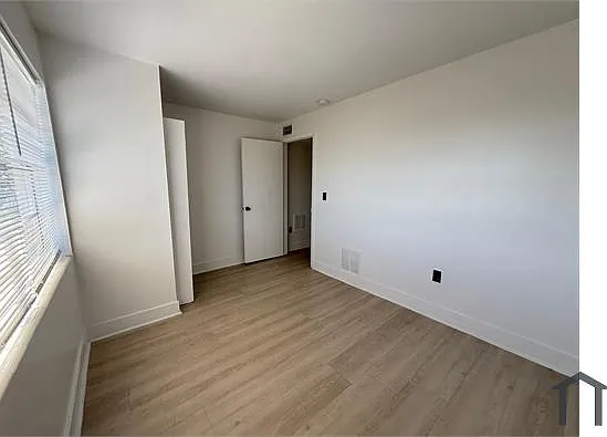 2 bed, 902 sqft, $1,900 — Photo 3