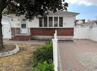 18 Zoe St, Staten Island, NY 10305