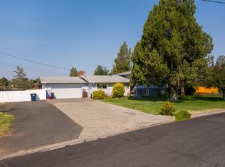 1217 SW Canyon Dr, Redmond, OR 97756