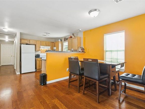 5th image of 4423 Majestic Oaks Dr