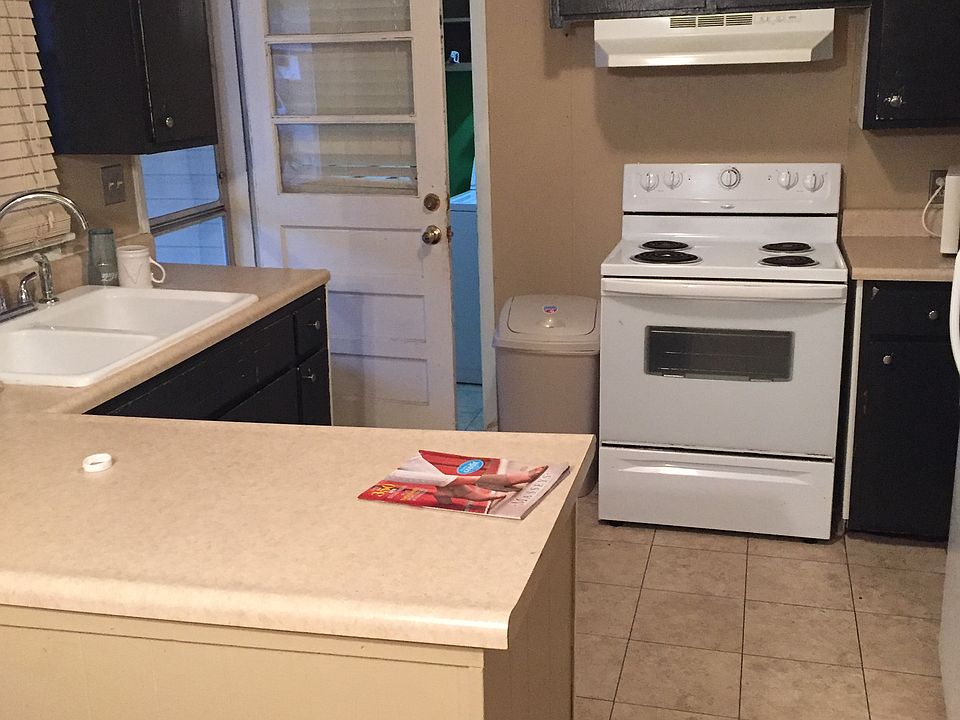 2nd image of 415 Pam St