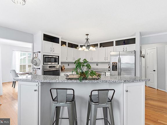 3rd image of 2495 Woodland Ct