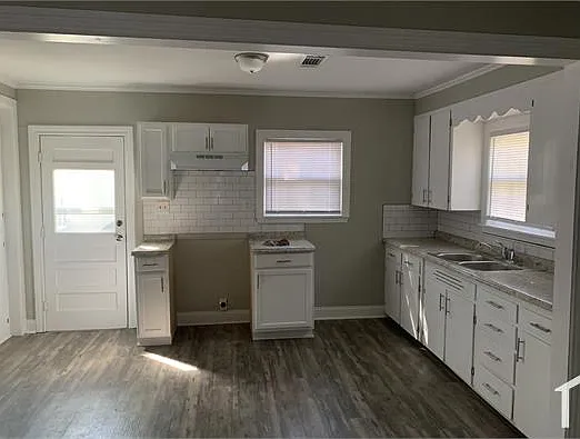 3 bed, 1000 sqft, $1,700 — Photo 4