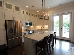 98 Vincent Dr, Mount Pleasant, SC 29464