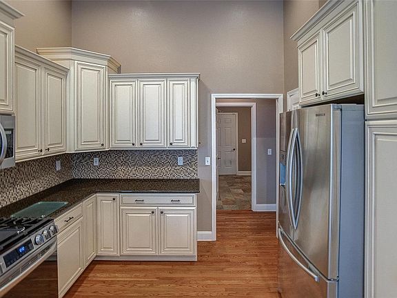 2nd image of 12 Eden Park Blvd