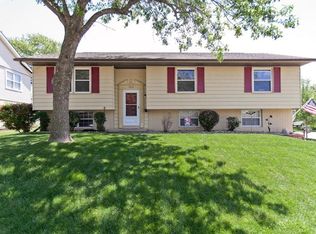 7212 Parkwood Ln NE, Cedar Rapids, IA 52402