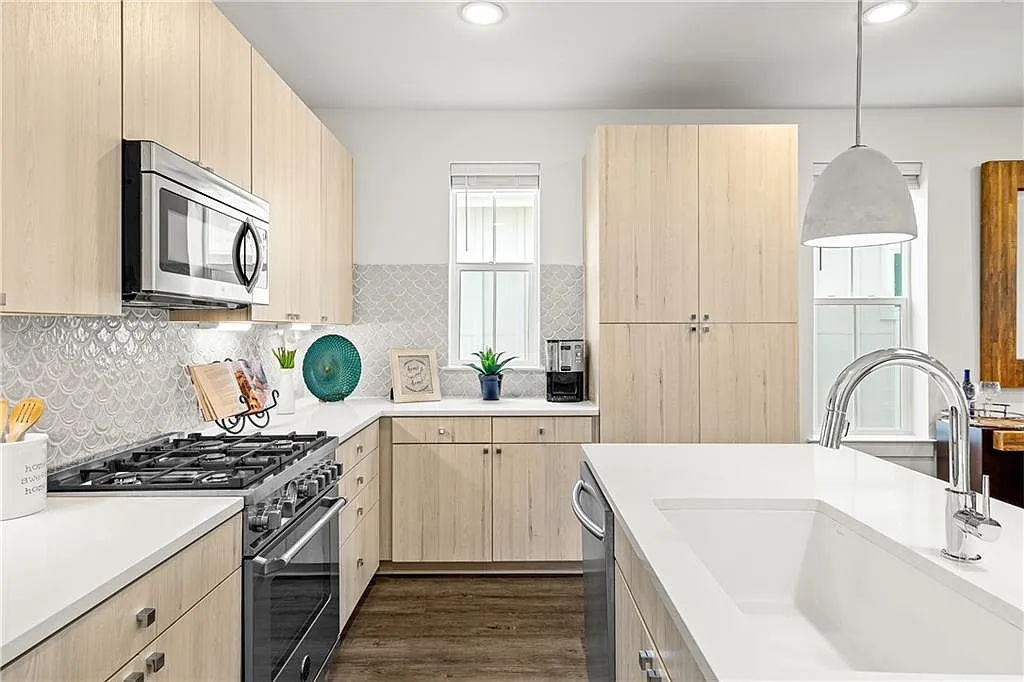 3 bed, 3.5 bath, 1788 sqft, $3,200 — Photo 4