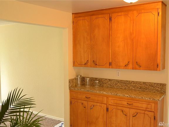 4th image of 2217 E 72nd St