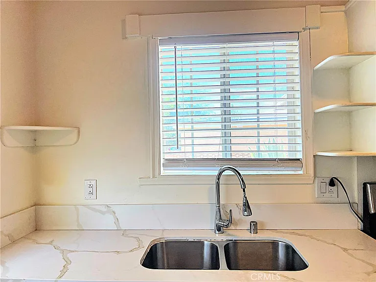815 W Avenue H7 — Photo 17