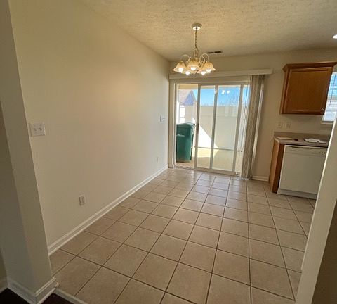 4th image of 216 Applewood Ln