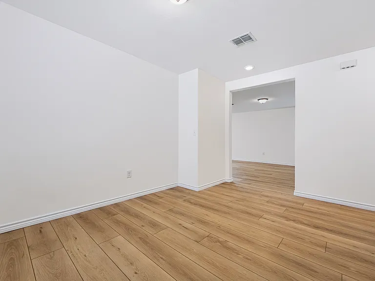 1030 Gruma — Photo 23