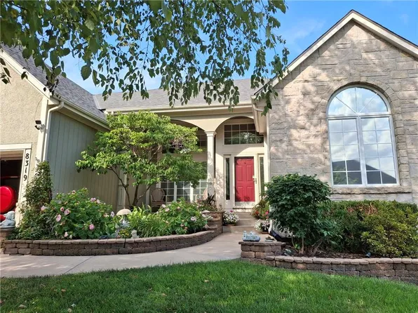 8319 Laurelwood St, Lenexa, KS 66219