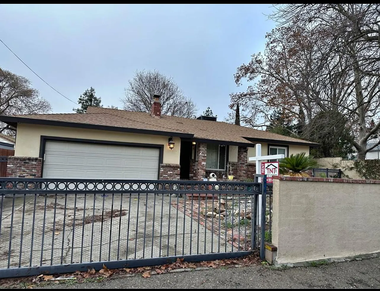 6943 10th St photo 1