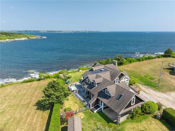 4 Hull Cove St, Jamestown, RI 02835