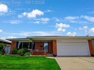 28200 Newland Dr, Warren, MI 48093