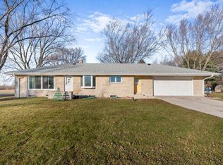 2692 Sunset Rd, Port Washington, WI 53074