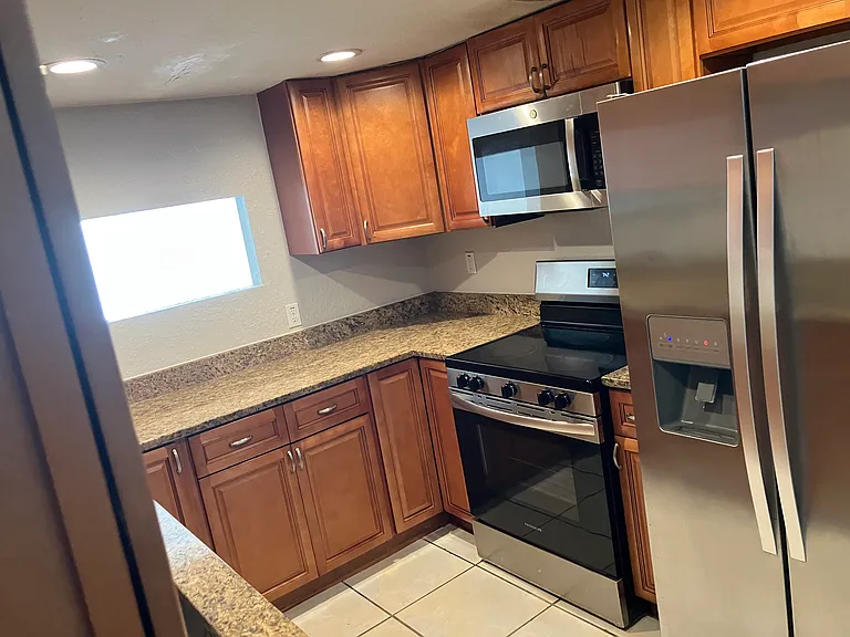 910 W Millard Ct — Photo 7